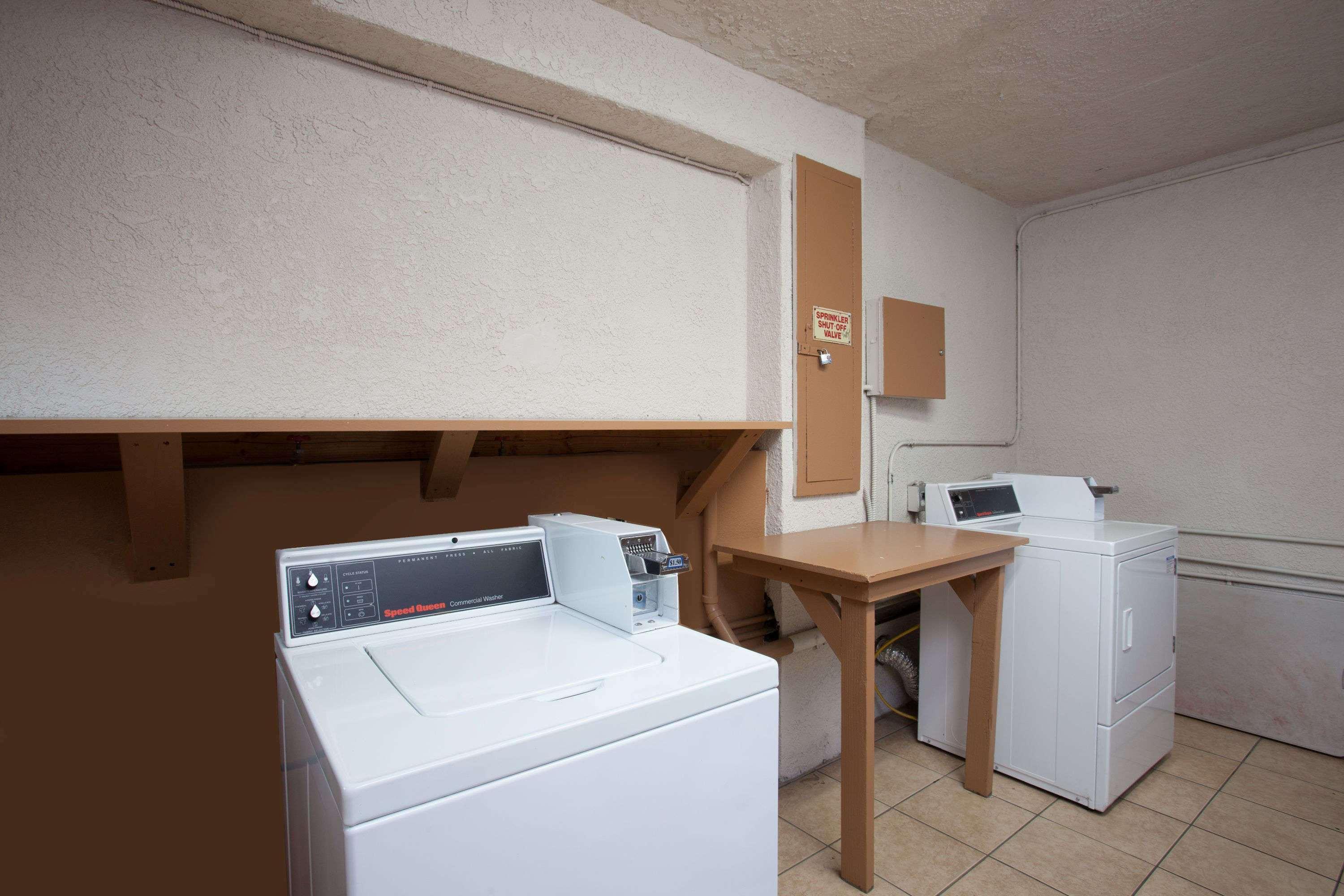 Express Inn & Suites Ontario Airport Dış mekan fotoğraf