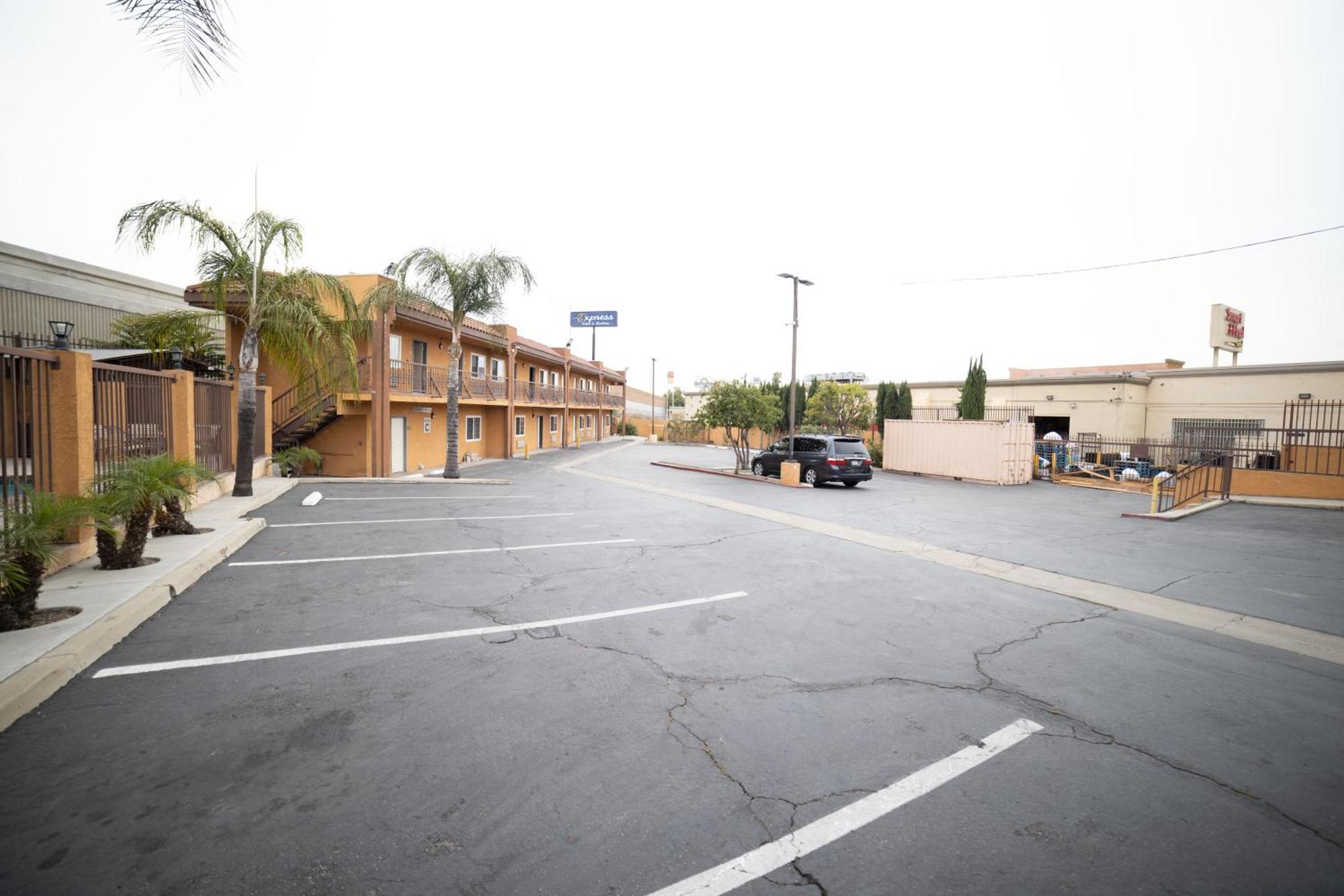 Express Inn & Suites Ontario Airport Dış mekan fotoğraf