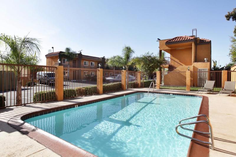 Express Inn & Suites Ontario Airport Dış mekan fotoğraf